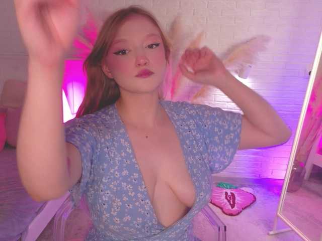 CrazyWine live cam on BongaCams