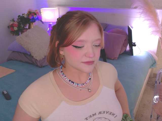 CrazyWine live cam on BongaCams