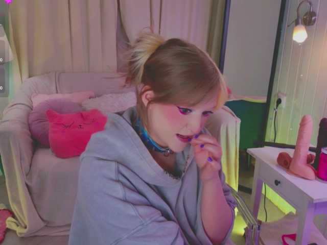 CrazyWine's BongaCams show and profile