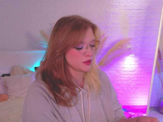 CrazyWine live cam on BongaCams