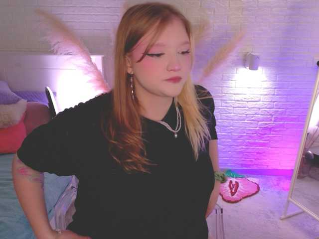 CrazyWine live cam on BongaCams