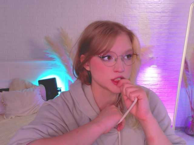 CrazyWine live cam on BongaCams