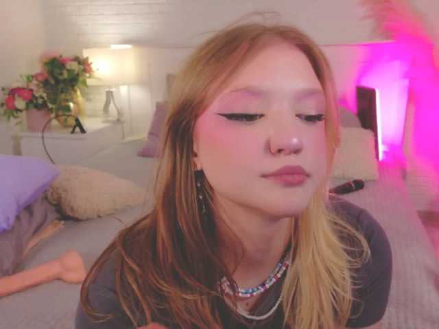 CrazyWine live cam on BongaCams