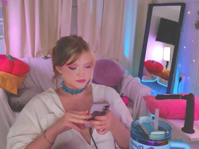 CrazyWine live cam on BongaCams