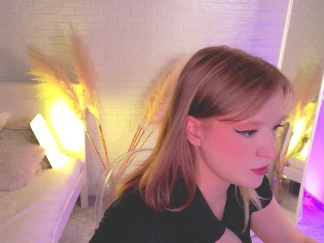 CrazyWine live webcam show