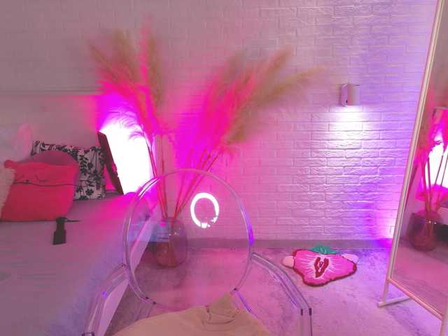CrazyWine live cam