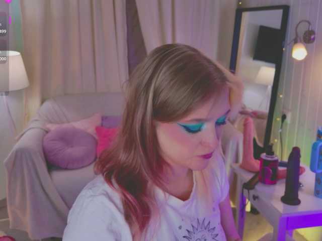 CrazyWine's BongaCams show and profile