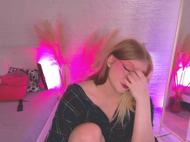 CrazyWine live cam