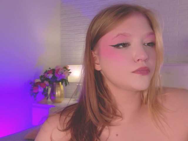 CrazyWine — live female cam