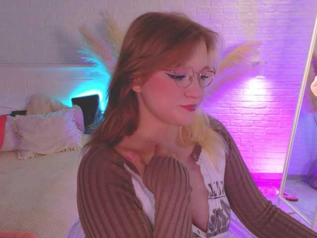 CrazyWine live cam on BongaCams
