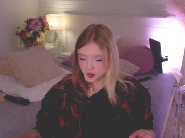 CrazyWine live cam on BongaCams