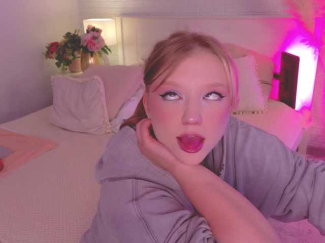CrazyWine live cam on BongaCams