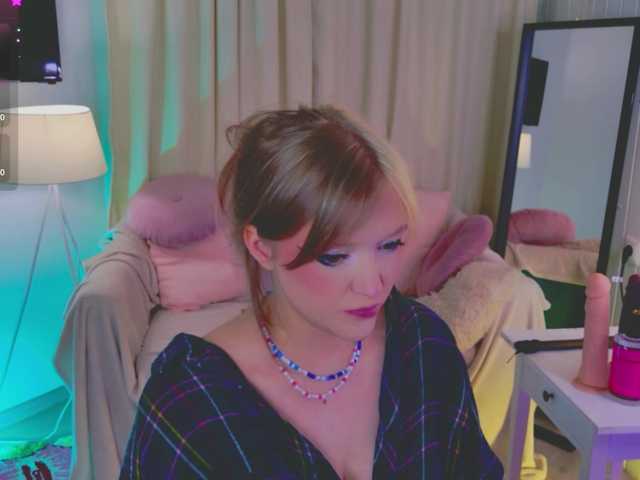 CrazyWine's BongaCams show and profile