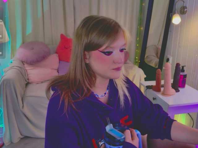 CrazyWine's BongaCams show and profile