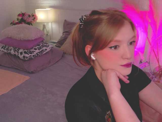 CrazyWine live cam on BongaCams