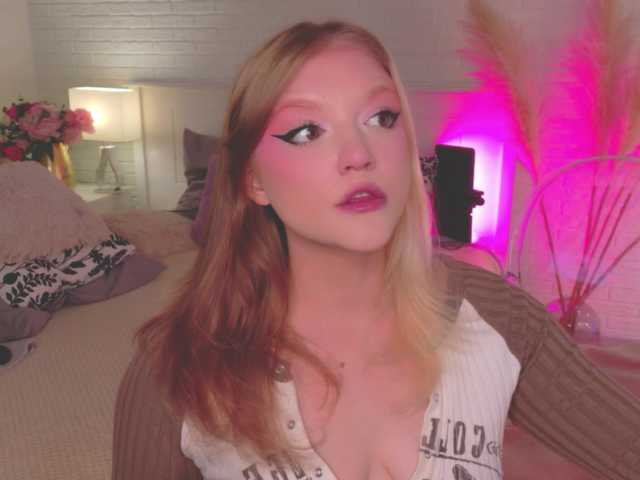 CrazyWine live cam on BongaCams