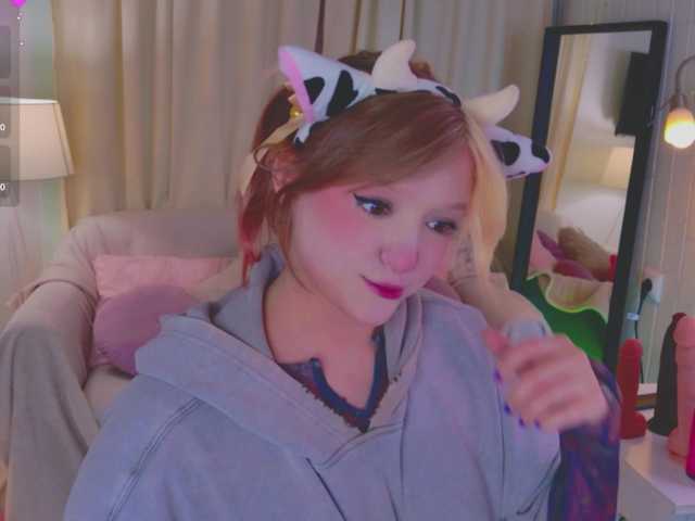 CrazyWine's BongaCams show and profile