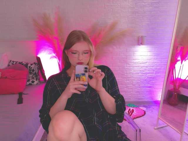 CrazyWine live cam