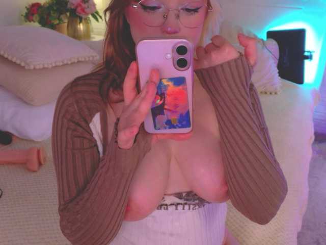 CrazyWine live cam on BongaCams