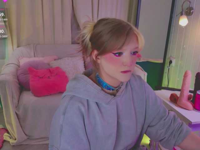 CrazyWine's BongaCams show and profile