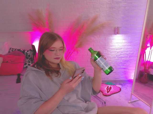 CrazyWine live cam