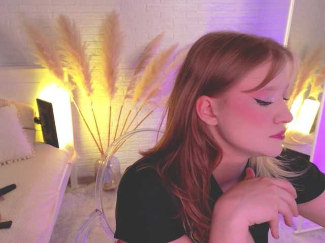 CrazyWine live cam on BongaCams