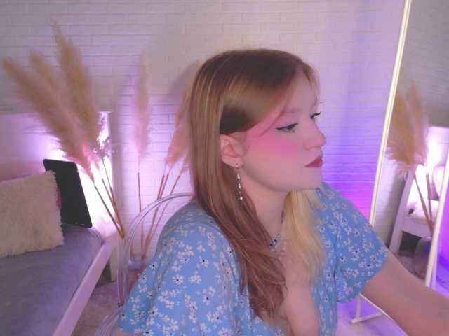 CrazyWine live cam on BongaCams