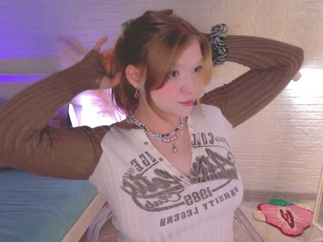 CrazyWine live cam on BongaCams