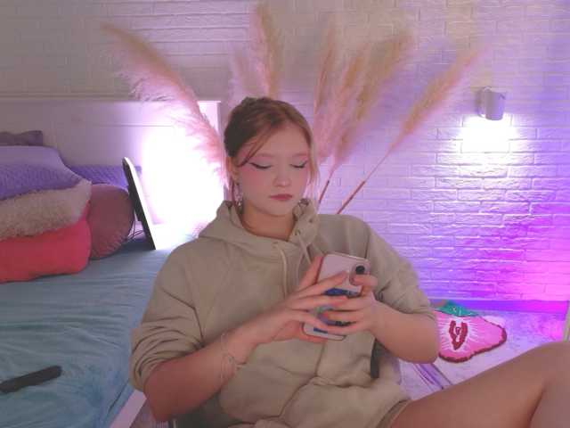 CrazyWine live cam on BongaCams
