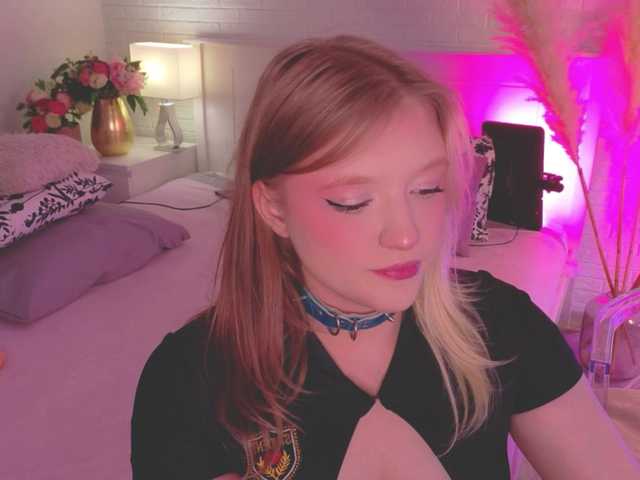 CrazyWine live cam on BongaCams