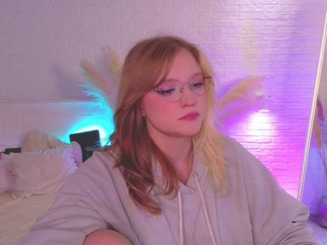 CrazyWine live cam on BongaCams