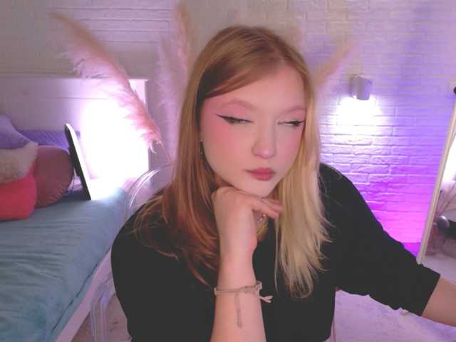 CrazyWine live cam on BongaCams