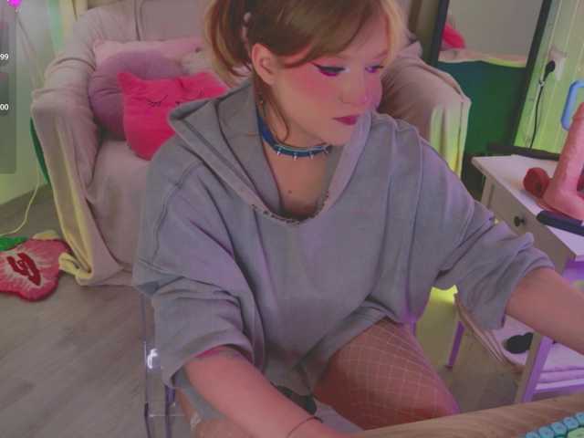 CrazyWine's BongaCams show and profile