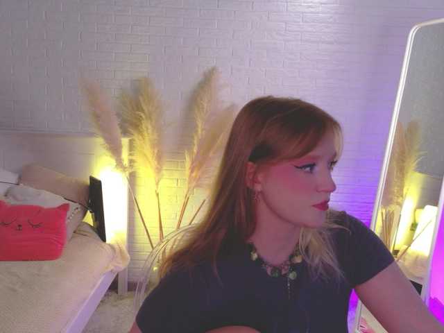 CrazyWine live cam on BongaCams