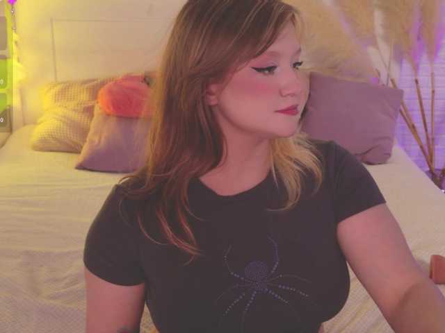 CrazyWine live cam on BongaCams