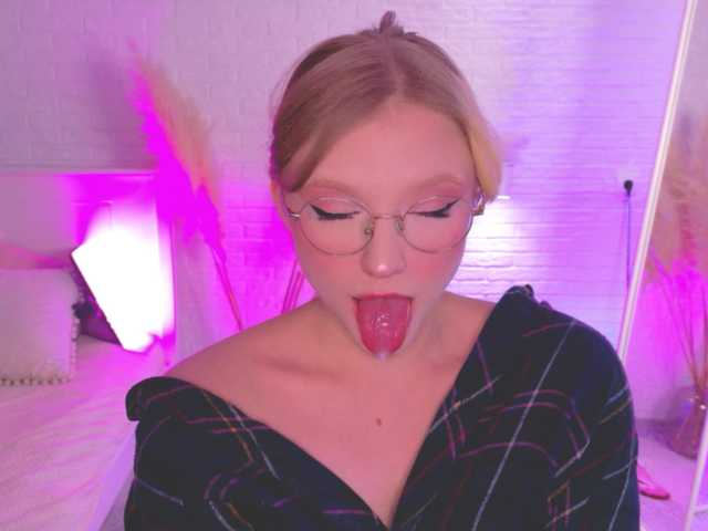 CrazyWine live webcam show
