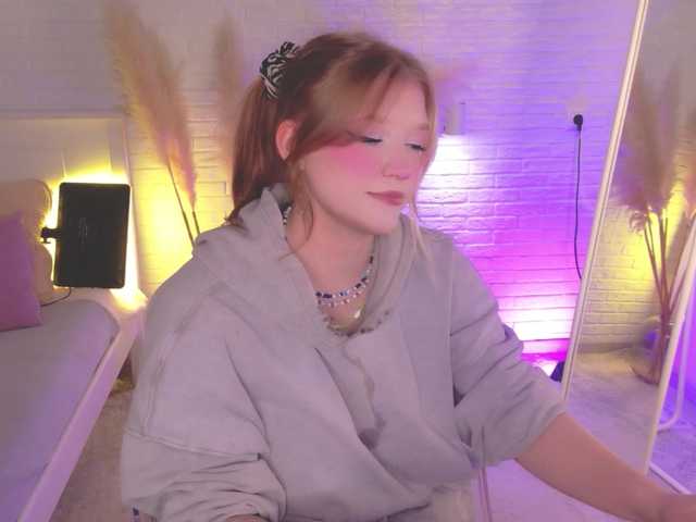 CrazyWine live cam on BongaCams