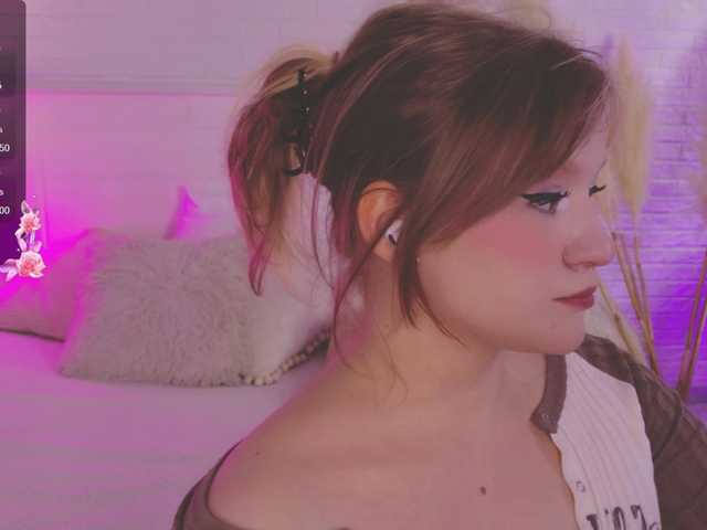 CrazyWine live cam on BongaCams