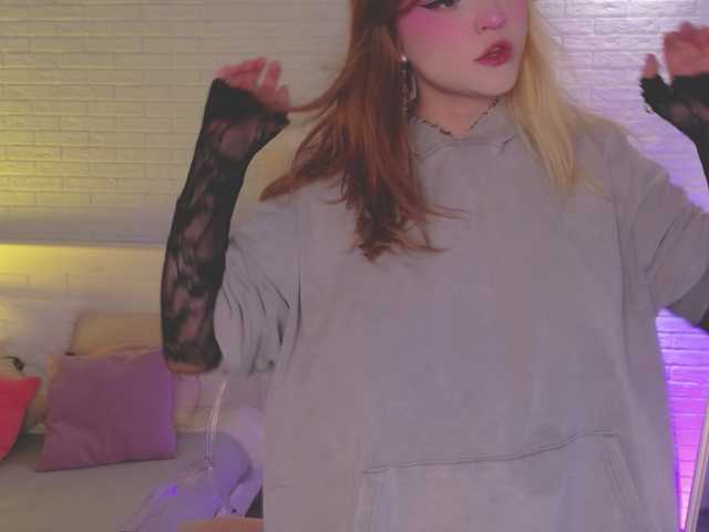CrazyWine live cam on BongaCams