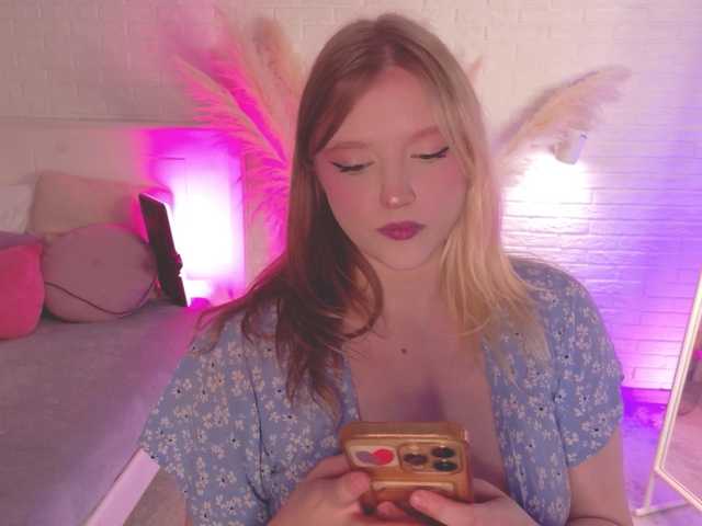 CrazyWine live cam on BongaCams