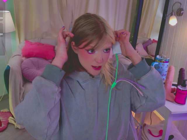 CrazyWine's BongaCams show and profile