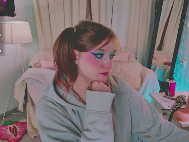 CrazyWine's BongaCams show and profile