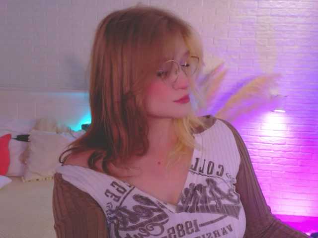 CrazyWine live cam on BongaCams