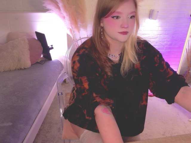 CrazyWine live cam on BongaCams