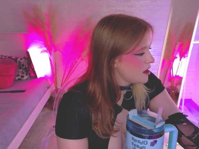 CrazyWine live cam