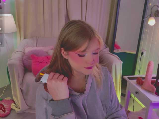 CrazyWine's BongaCams show and profile