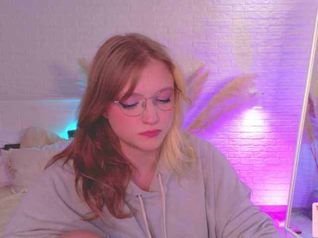 CrazyWine live cam on BongaCams