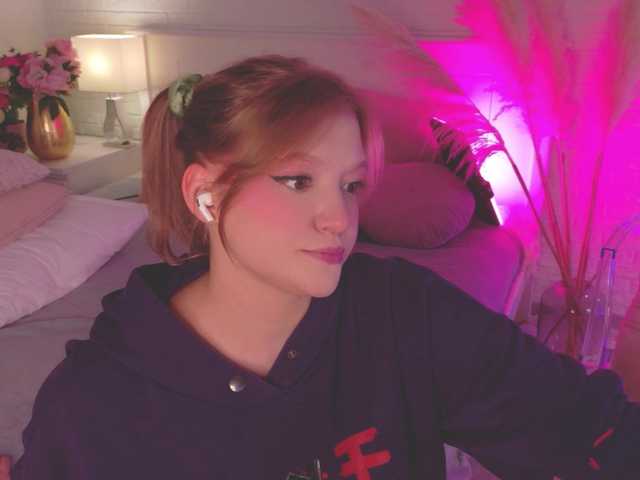 CrazyWine live cam on BongaCams