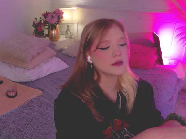CrazyWine live cam on BongaCams