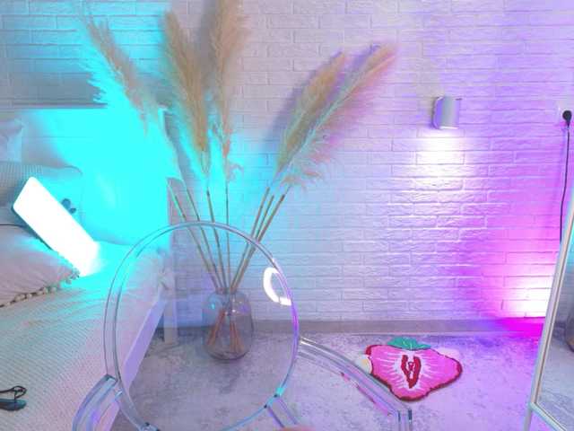 CrazyWine live cam on BongaCams